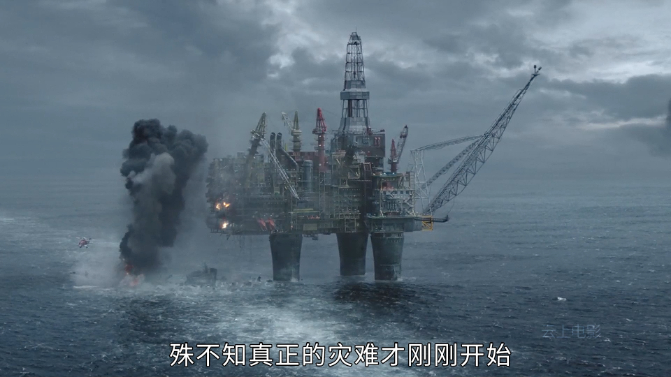 万吨轮船在海上,遭遇巨型海浪,灾难片!