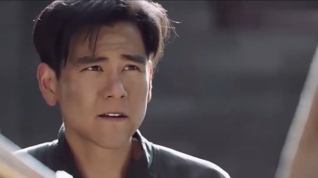 邪不压正:姜文廖凡互扔手雷,就这个片段,承包了我一年的笑点!