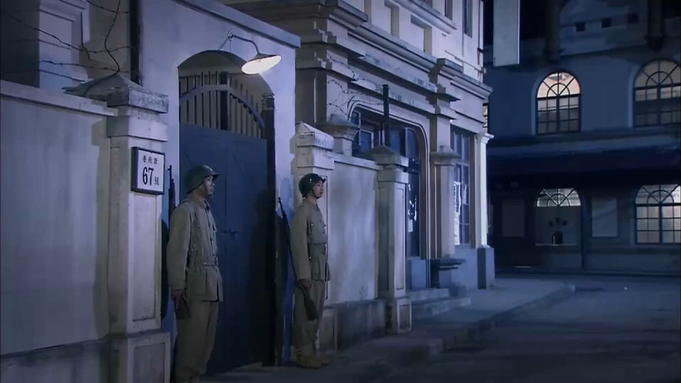 黎明前的抉择:女领导好酷啊,给下属布置任务,这是太帅了