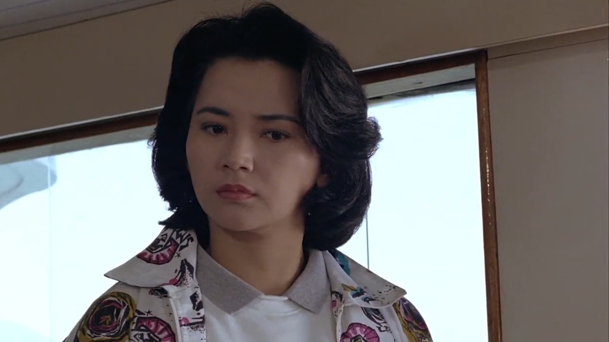 胡慧中上船与达叔交易,谁知达叔竟叫枪手,还好胡慧中一眼识破