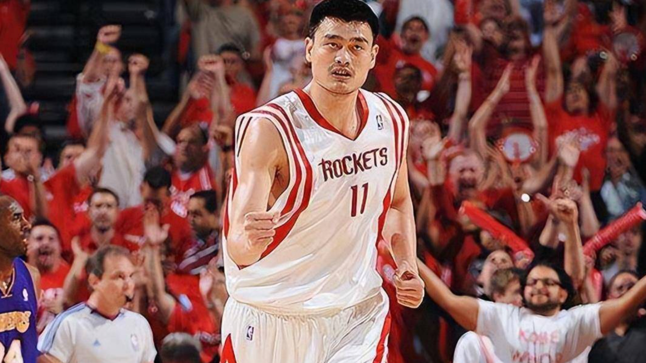 姚明封神之战,姚明面对开拓者9中9三节打卡下班,姚明打爆对方中锋!