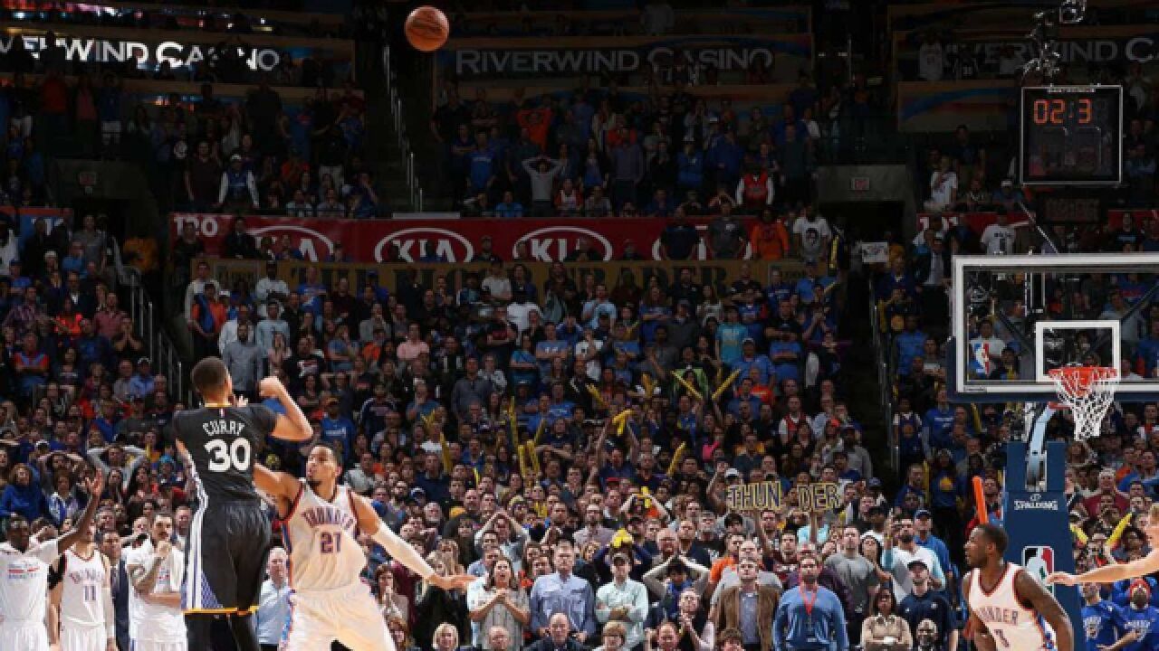 库里经典绝杀:闲庭漫步超远三分绝杀雷霆02杜兰特直接被打服