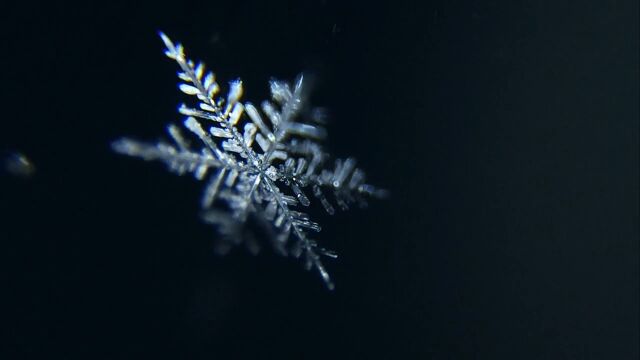 从云层到地面世界上没有两片相同的雪花!凝聚自然之力的魅影!