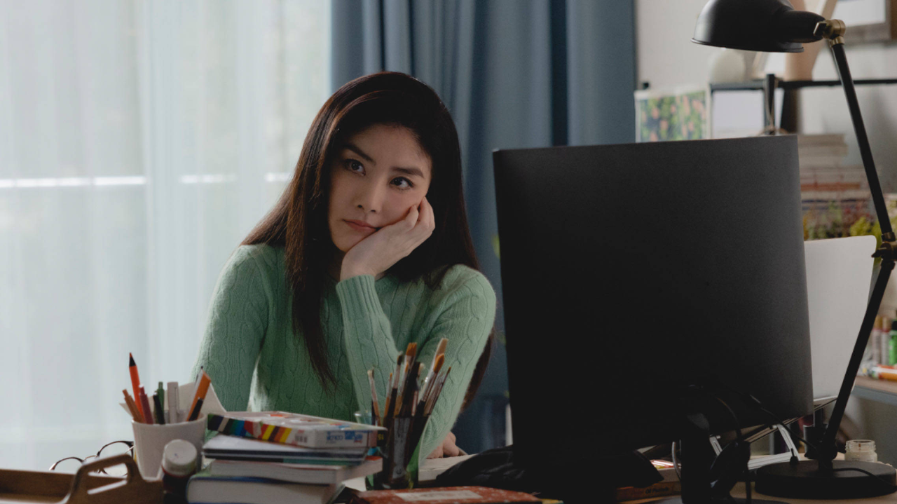 陈慧琳背景有多强大,自那件事之后,向华强都对其礼让三分