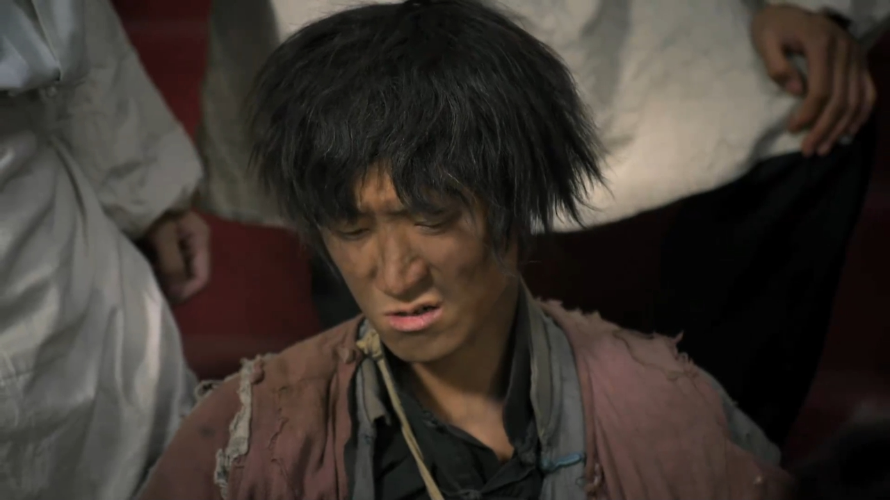 群山:拿个馒头想把乞丐打发走,说出他爹大名,女老板脸色大变