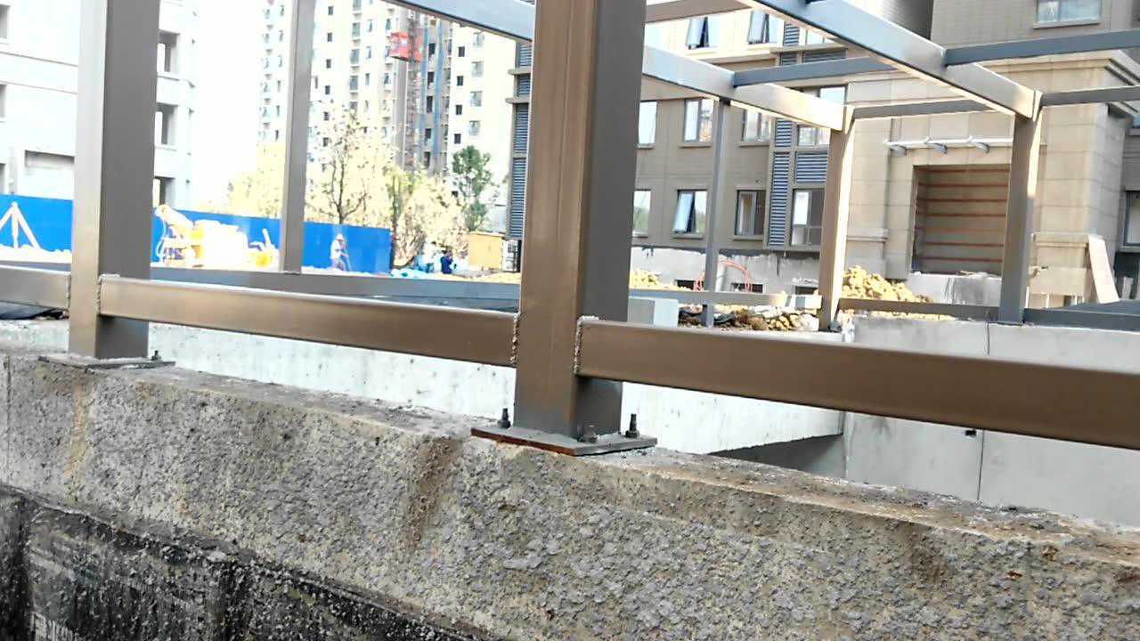 悬挑11米的轻钢雨棚