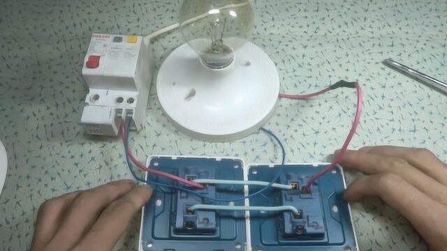 一灯双控接法其实很简单,老电工手把手教你,0基础电工教会你