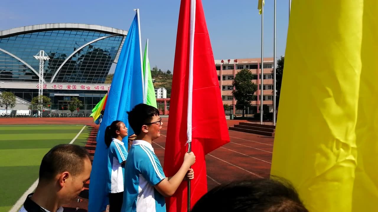 印江二中:4000师生齐唱《我和我的祖国》