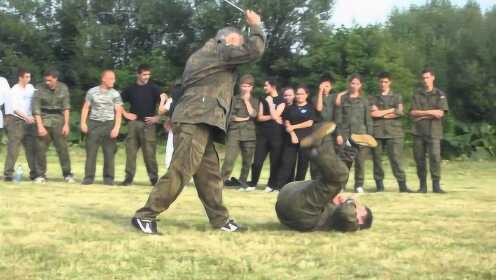 俄罗斯特工格斗术示范，用于战场实战的肉搏格斗术！