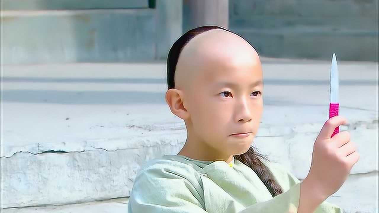 烽火佳人:小霆琛英勇救人,意外的举动惊呆众人,自古