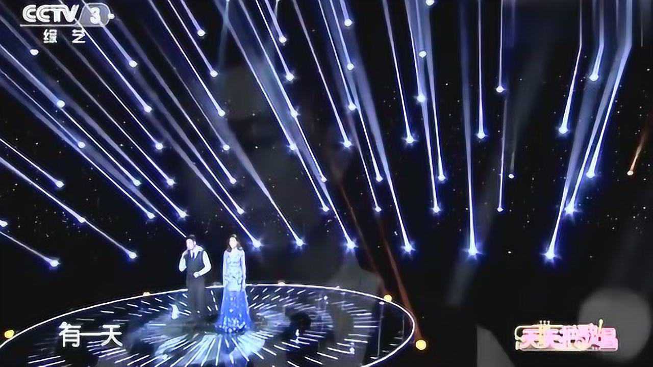 王雯和张大伟演唱《稳稳地幸福》陶醉不已,余韵绕梁