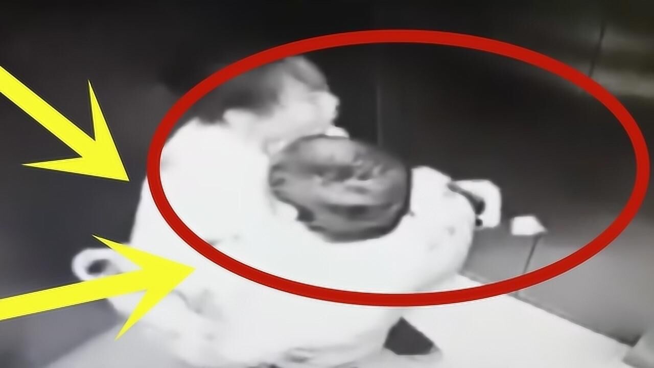性感美女在电梯惨遭猥琐男性侵，强烈反抗无果后，她只能令人摆布！_腾讯视频