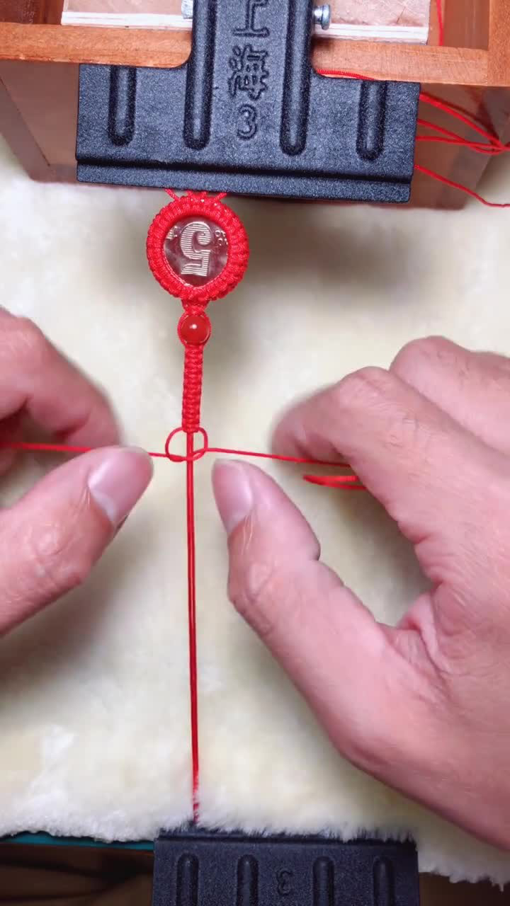 最简单的红绳手链编法图片