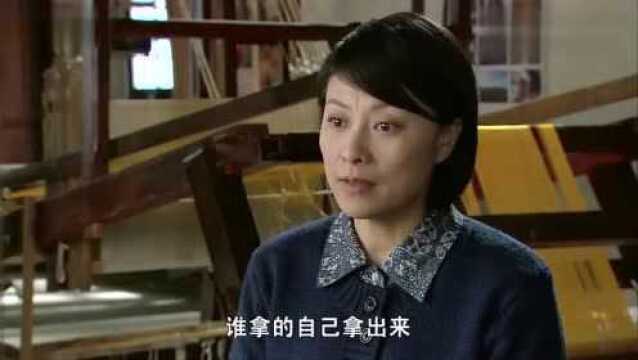 丈夫和厂长赌气让妻子拿钱,不料妻子打开柜门的一瞬间,眼睛直了