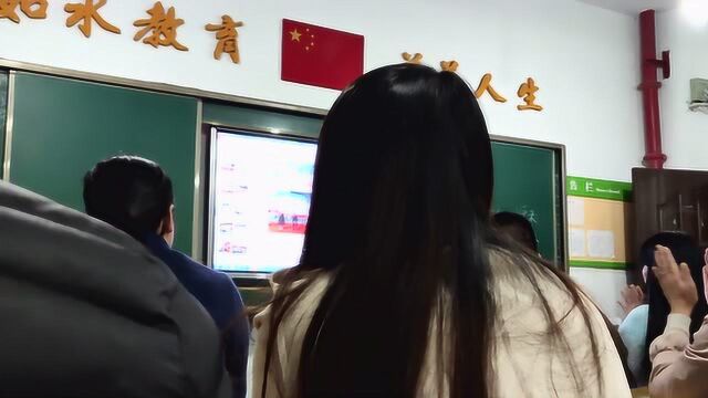 学校开家长会,东哥用镜头记录下来,你们那里开家长会了吗?