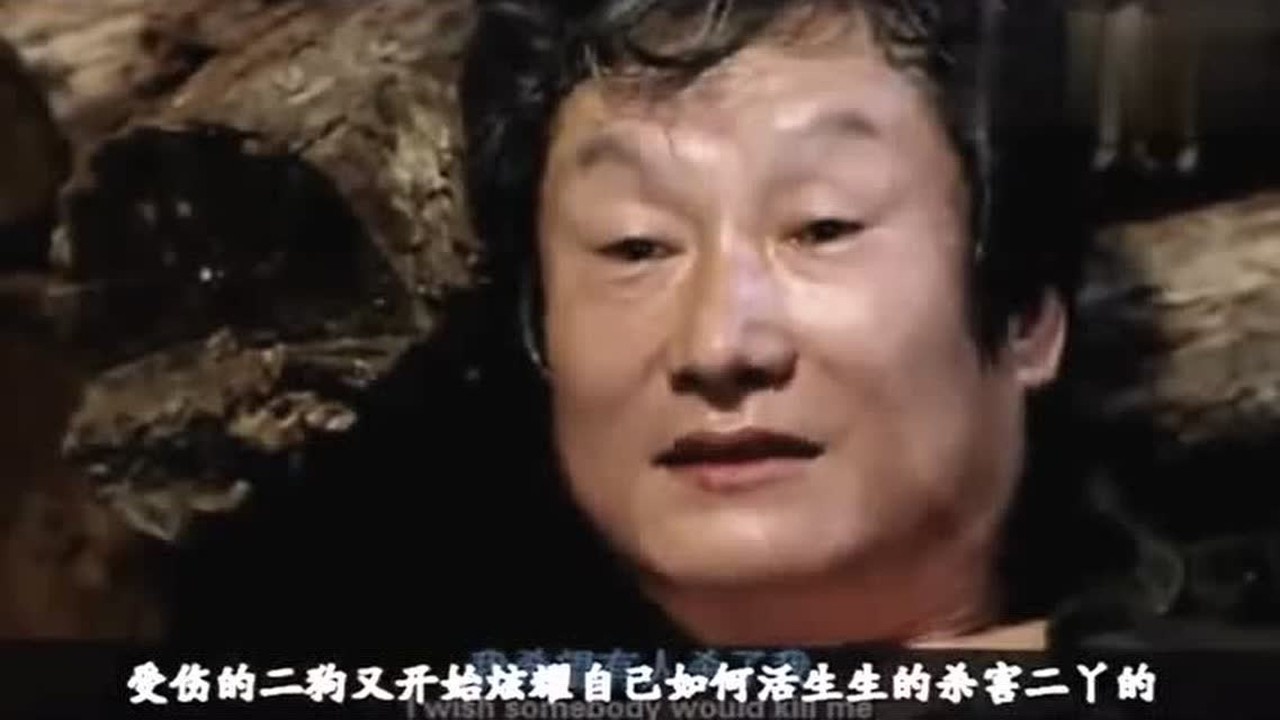 美女大学生遭到变态绑架,残忍的脱光衣服,还被扔进了狗笼!_高清