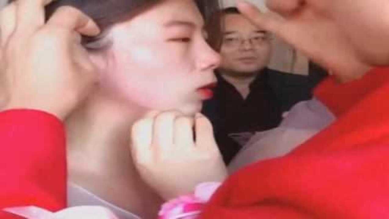 恶俗：闹洞房闹过火！害惨伴娘！伴娘索要赔偿！_高清