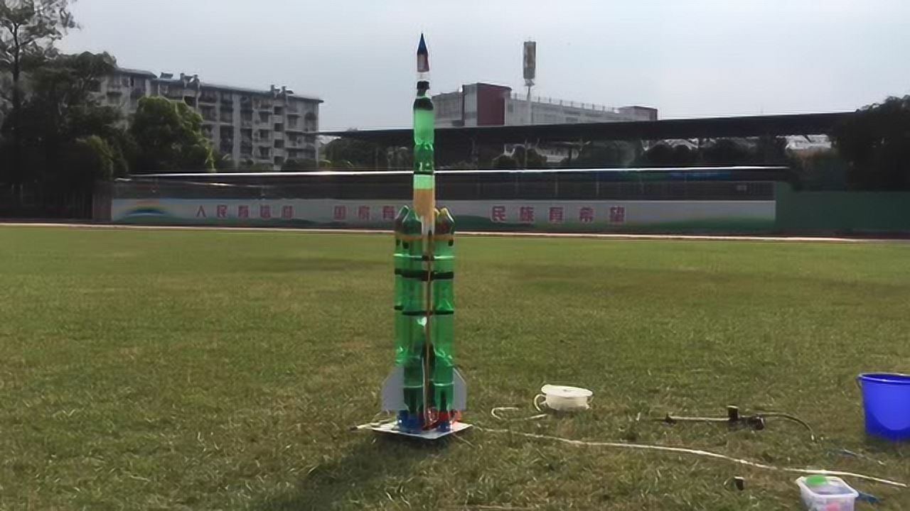 多级助推水火箭发射-4个助推器