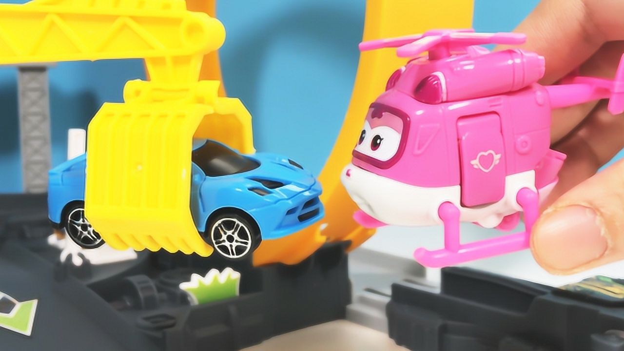 《玩具》丁丁鸡爱玩具 赛车出故障啦!