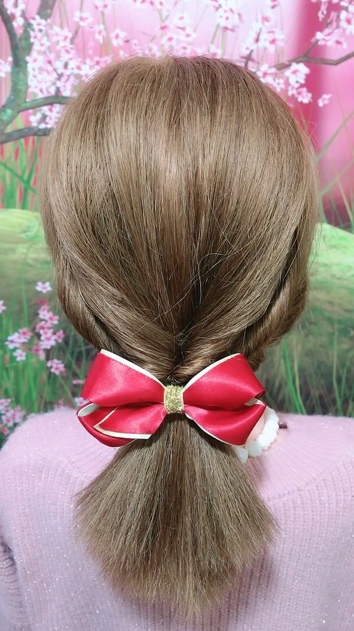 短发这样扎马尾好看