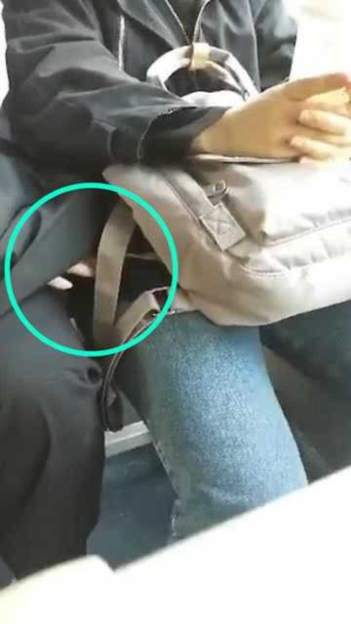 公交色狼偷摸女孩大腿 女乘客拍下视频留证据