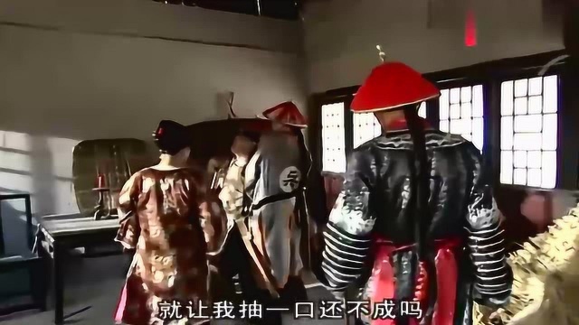 大清后宫:惠聪烟瘾发作,欲抢西林春母亲手中的首饰,被广海抓到