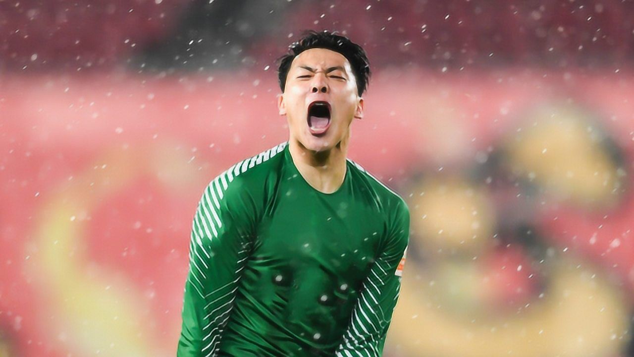 王大雷国家队“神奇”一战，与球童对暗号后精准扑点！_高清