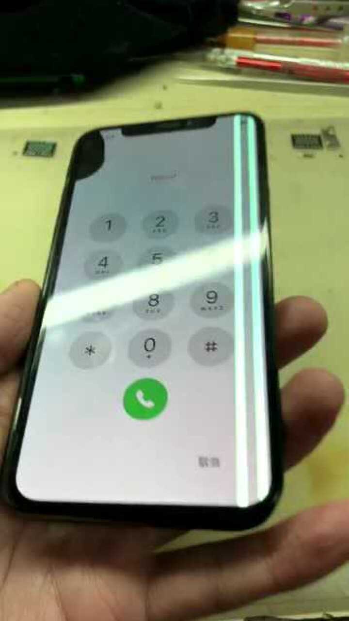 苹果x屏幕懵逼了漏液出线