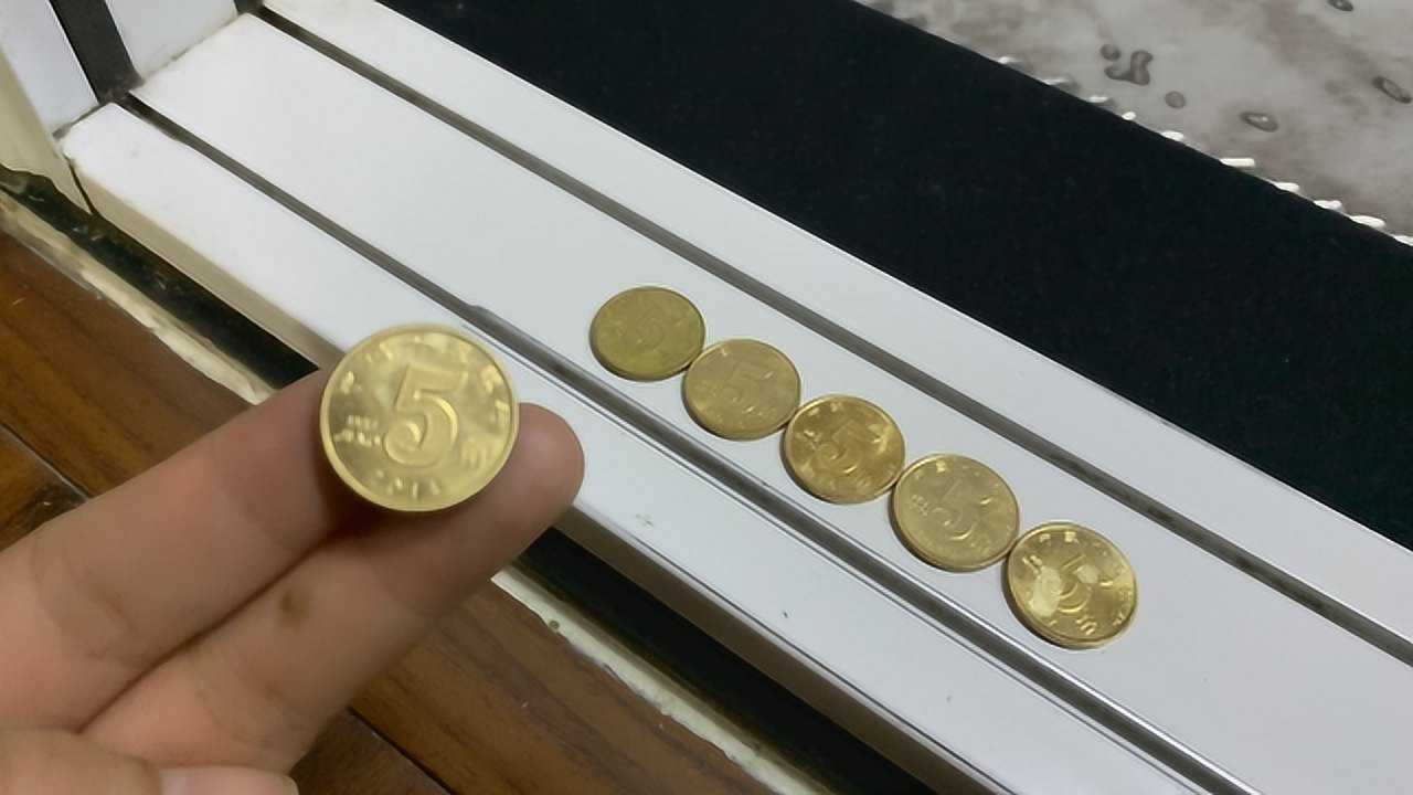 不管家里有钱没钱在门槛上放一枚5角硬币不是迷信回家试试