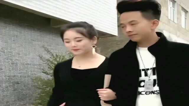 贵州山歌:《人无感情别乱跟》,帅哥美女对唱山歌,淳朴的民风,百听不厌!