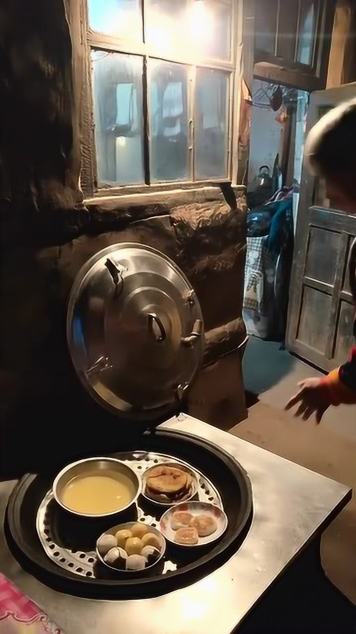 东北大妈给农村女儿做饭掀开锅盖的那一刻穷人太好养活了