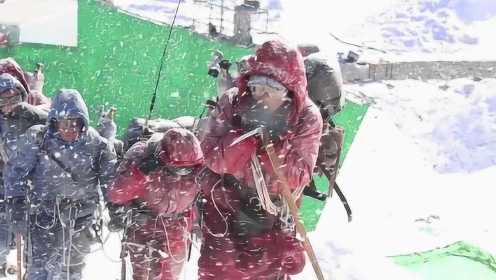 《攀登者》西藏实景拍摄，吴京胡歌雪山上打滚，拼老命了！