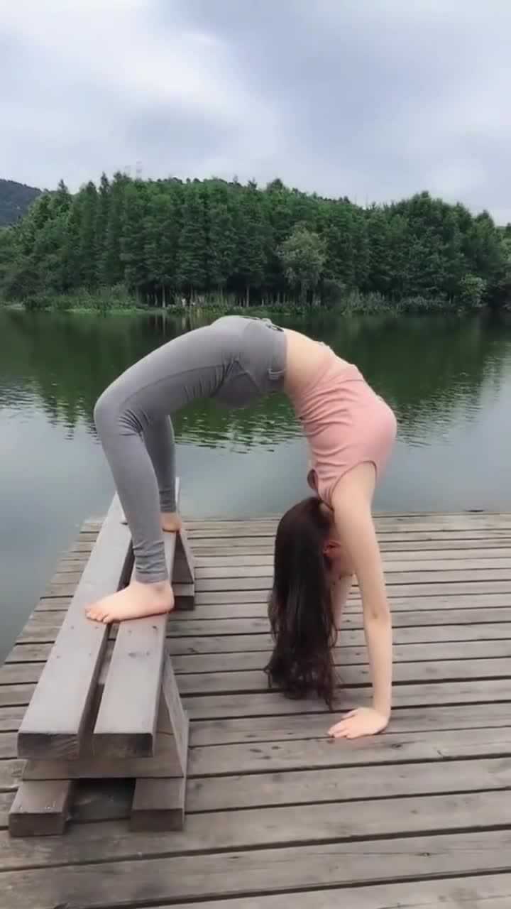 这个就是高手的境界,就算是基本的舞蹈动作,也要挑战最高难度