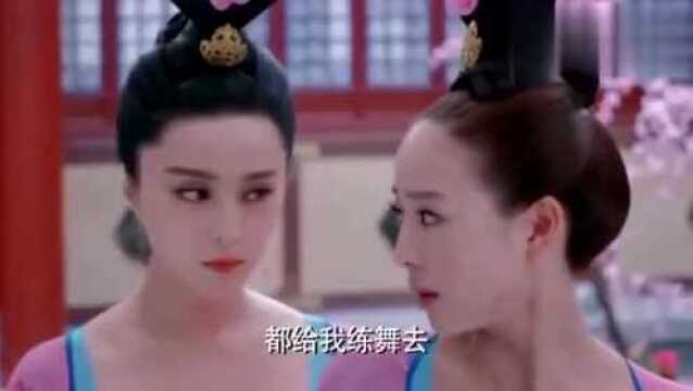 媚娘一句话就被萧才人挤兑,萧才人这白眼火了