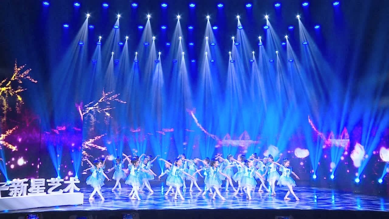新星艺术19周年年终盛典舞蹈《听妈妈讲那过去的故事》