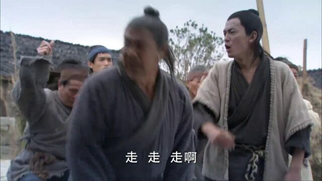 默娘含冤入狱,彻底激起了民愤,全村的村民纷纷去县衙救默娘