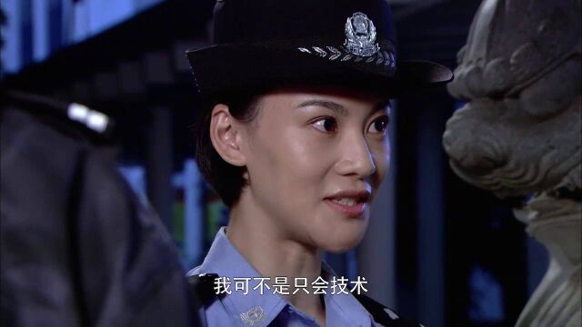 影视:女警想进突击队,特警首长不信她的能力,谁知她做出这举动