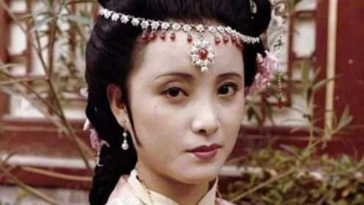 顶级美人秦可卿为何甘心委身公公贾珍作者用十四个字说出了答案