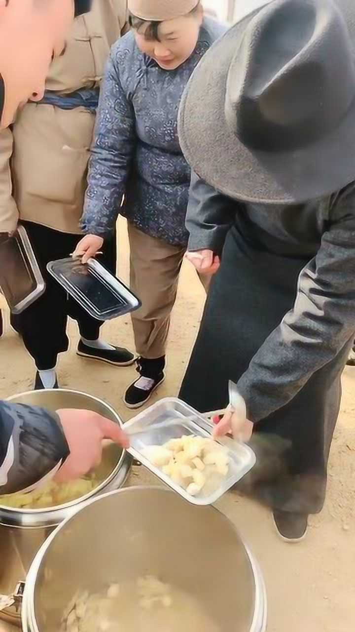 剧组群众演员的伙食,是真不怎么样!
