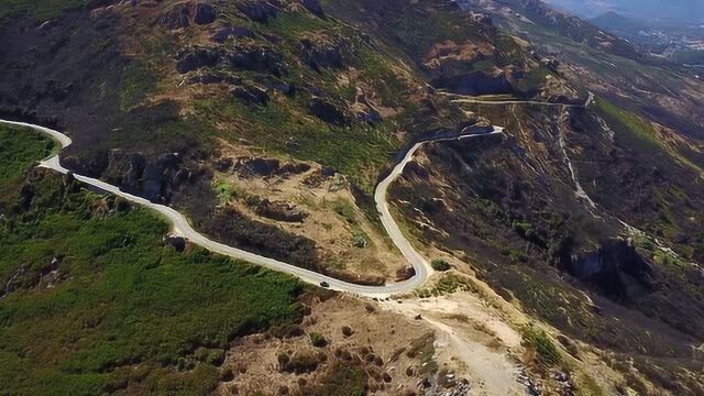 指尖上的风景:航拍极地高山,蜿蜒曲折