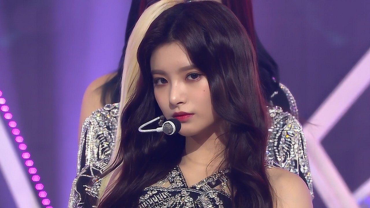 2万次播放王怡人领军everglow回归mcd新舞台,帅气满分的妹妹们2020年0