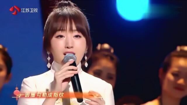 杨钰莹深情演唱《年轮》时光荏苒,年轮添刻璀璨