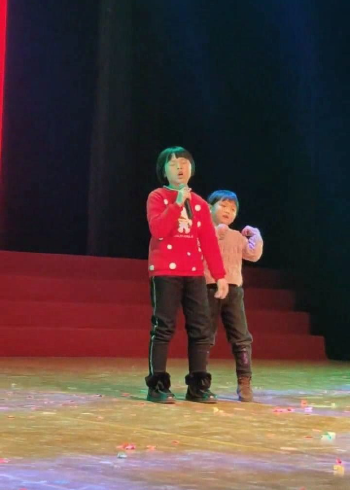 韩甜甜翻唱光年之外那个在教室唱歌的小女孩唱的太好听了