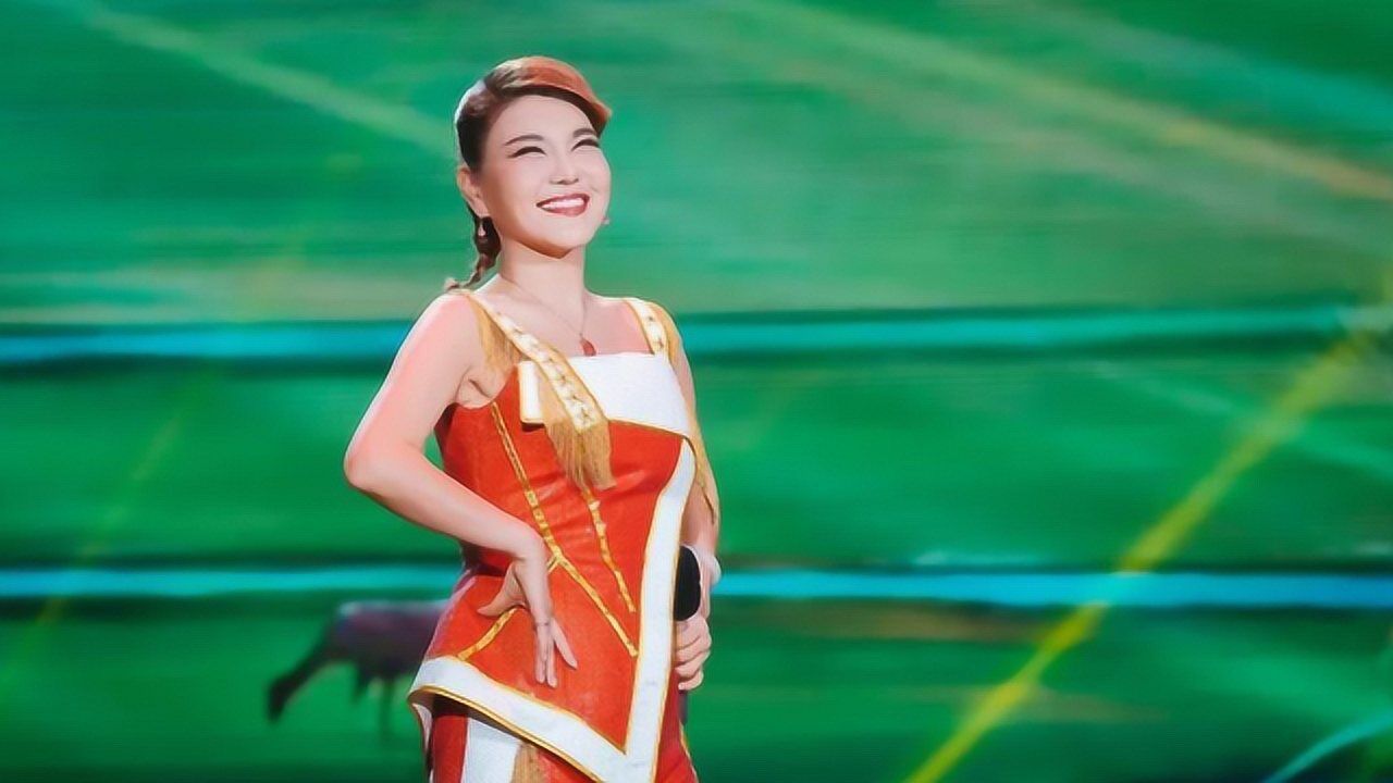 不愧是蒙古之花乌兰图雅现场演唱套马杆听完瞬间被征服