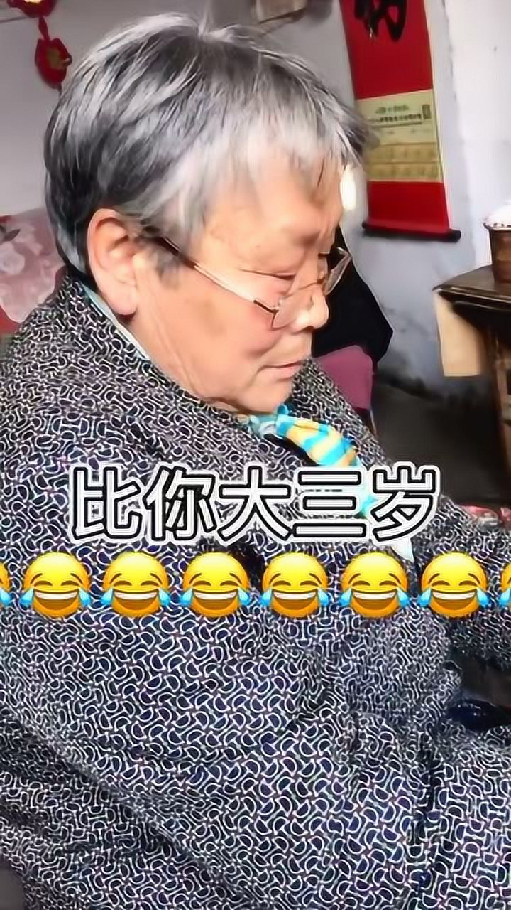 搞笑:女大三抱金砖,我这个可能得抱金字塔了