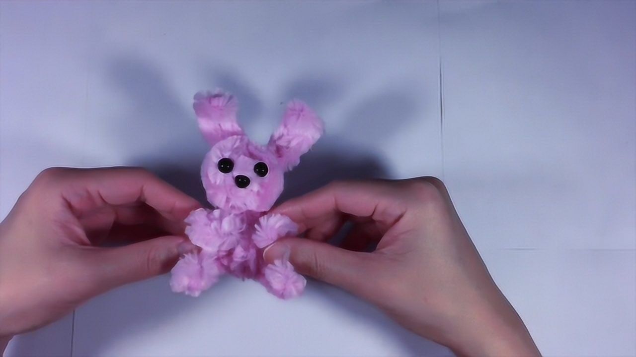 创意手工用毛根做一只兔子玩偶