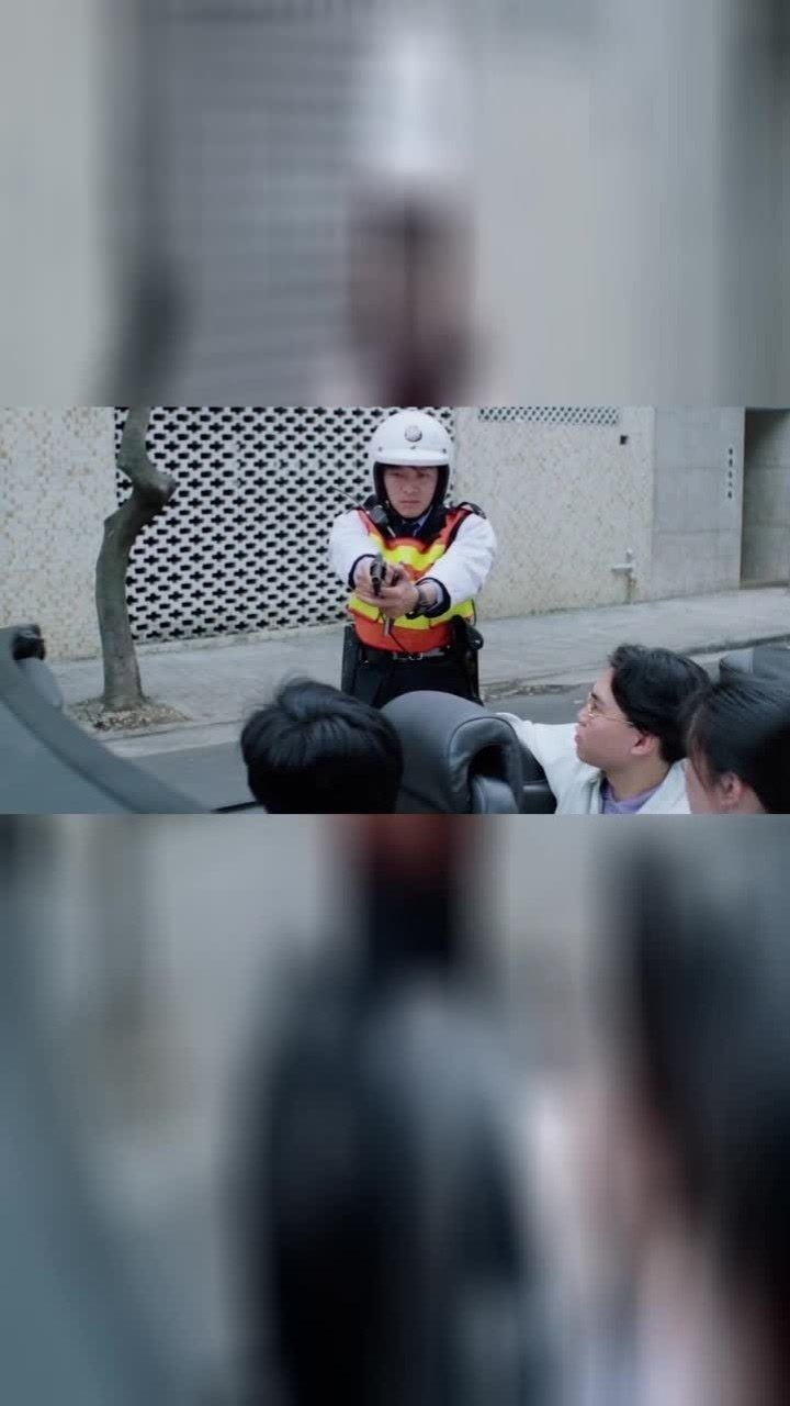 逃学威龙2星爷这交警当得太负责了连以前同学都不放过
