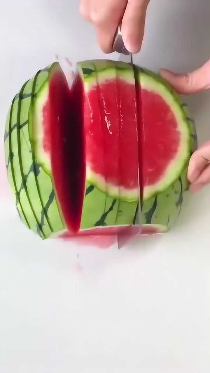 西瓜的花样切法,吃着特别方便,网友:这下我反正是学会了!