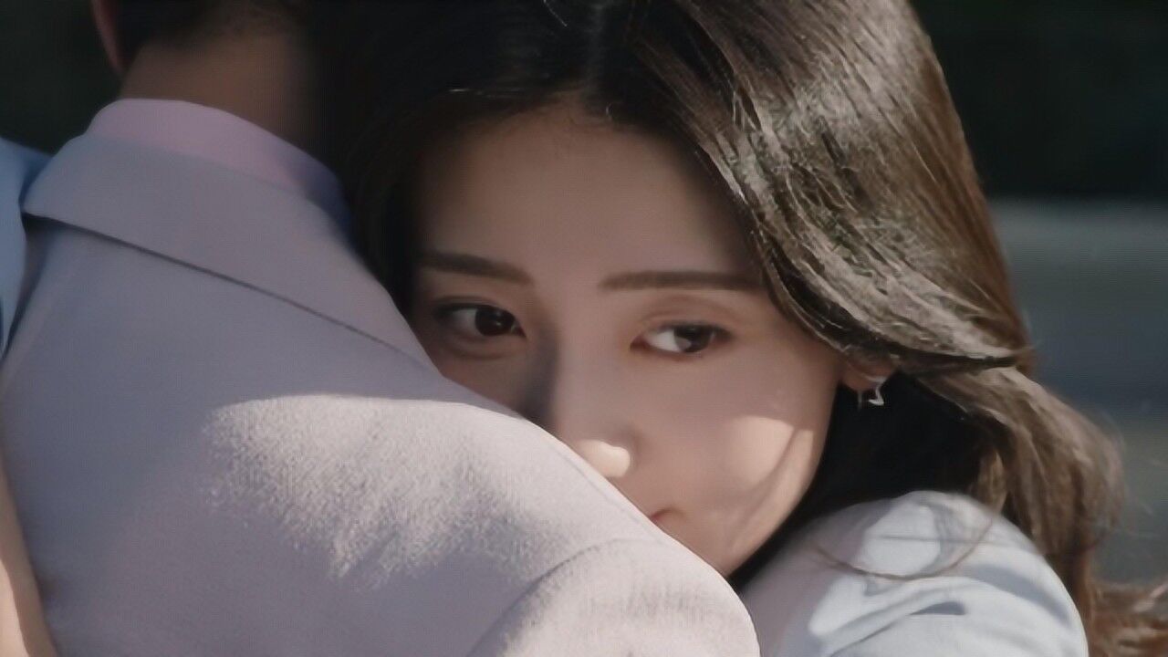 命中注定:陈嘉欣得知王析翊才是w,两人路边拥吻,画面甜到冒泡!