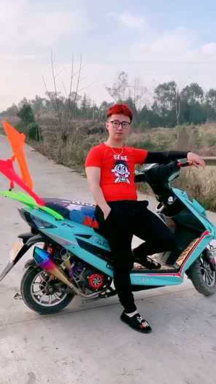 第一次看精神小伙戴眼镜!